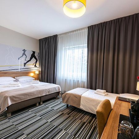 Hotel Maraton Szamotuły Екстериор снимка