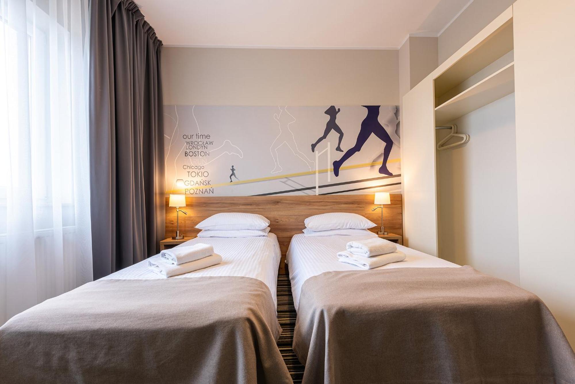 Hotel Maraton Szamotuły Екстериор снимка