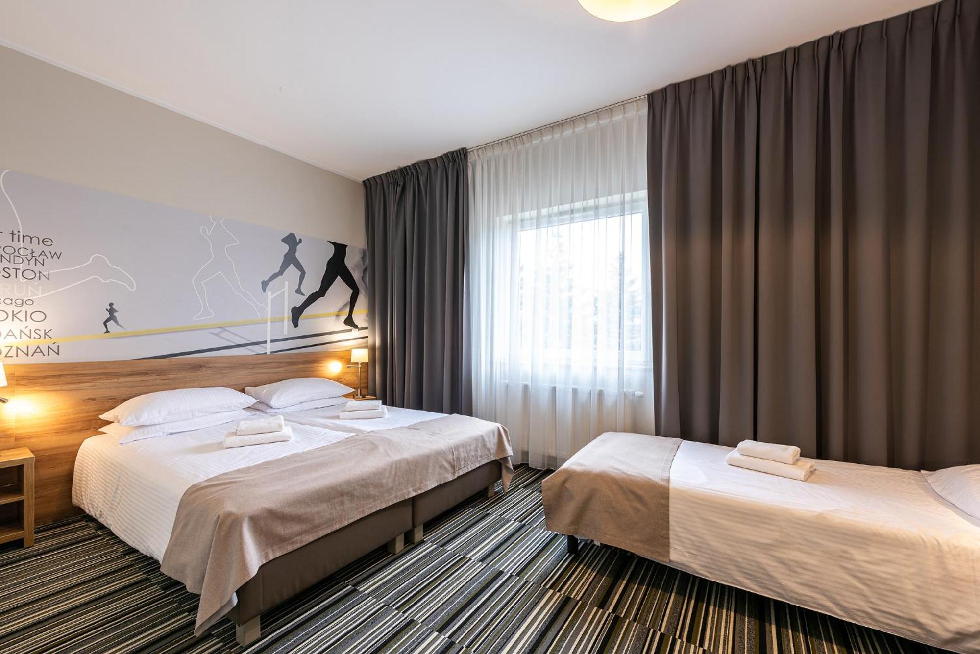 Hotel Maraton Szamotuły Екстериор снимка