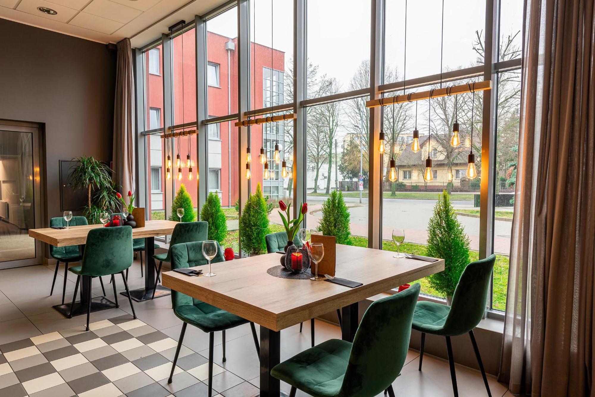 Hotel Maraton Szamotuły Екстериор снимка