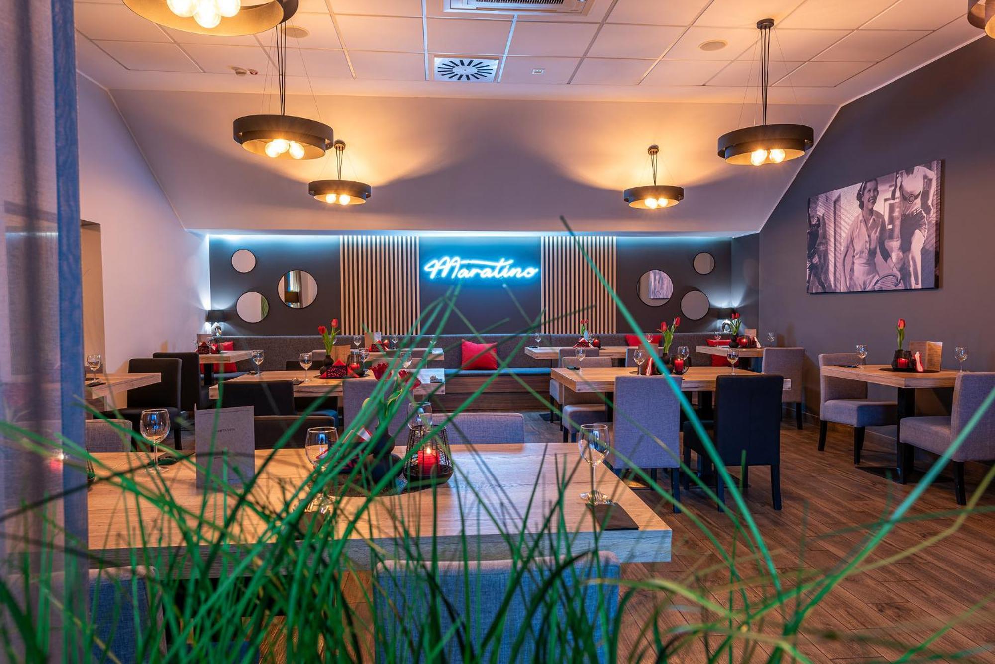 Hotel Maraton Szamotuły Екстериор снимка